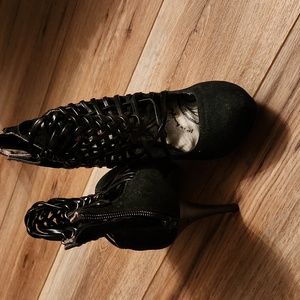 Dollhouse black heels size 6